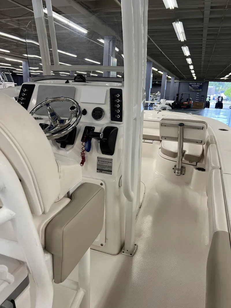 Slide: The Image of Robalo 246 Cayman 2017 - 19