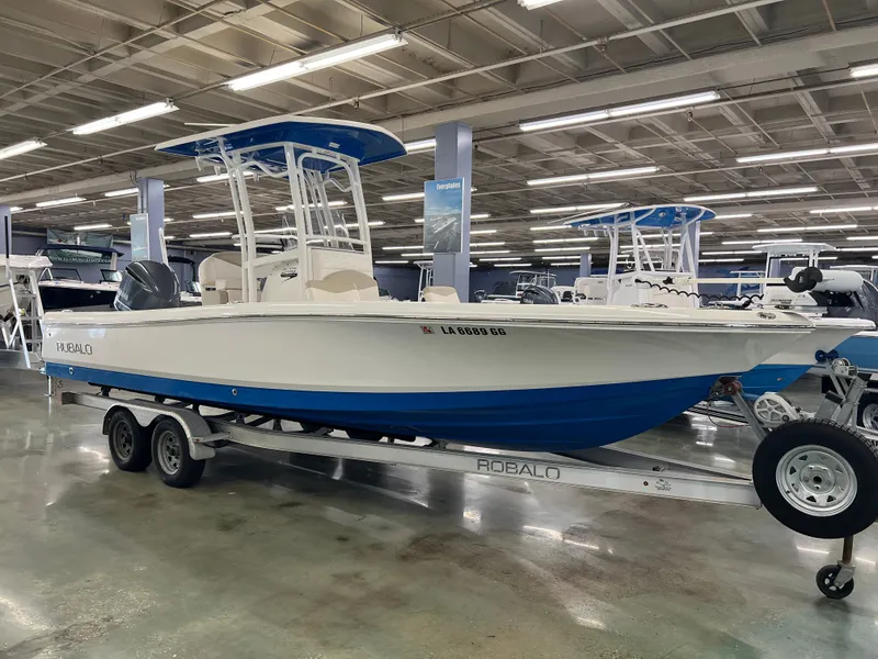 Slide: The Image of Robalo 246 Cayman 2017 - 23