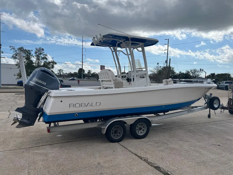 Slide: The Image of Robalo 246 Cayman 2017 - 4