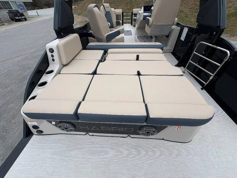 Slide: The Image of Harris Grand Mariner 270 SLDDH 2026 - 17