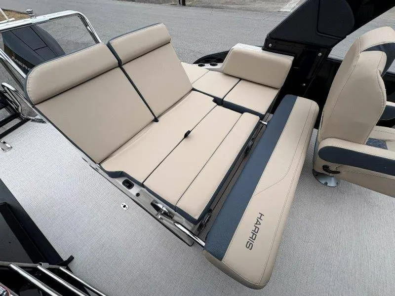 Slide: The Image of Harris Grand Mariner 270 SLDDH 2026 - 19