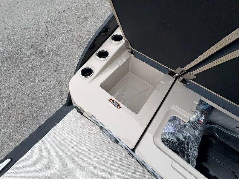 Slide: The Image of Harris Grand Mariner 270 SLDDH 2026 - 22