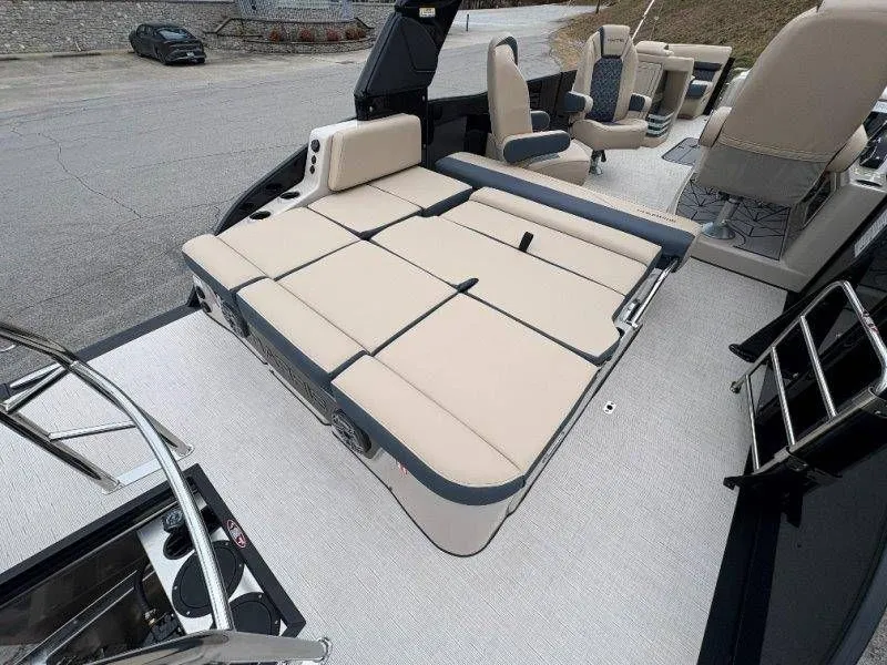 Slide: The Image of Harris Grand Mariner 270 SLDDH 2026 - 24