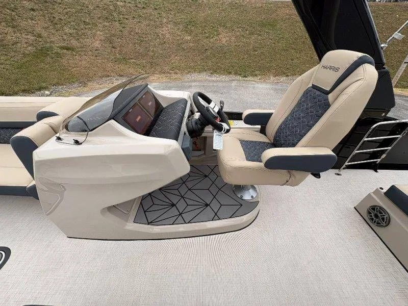 Slide: The Image of Harris Grand Mariner 270 SLDDH 2026 - 37