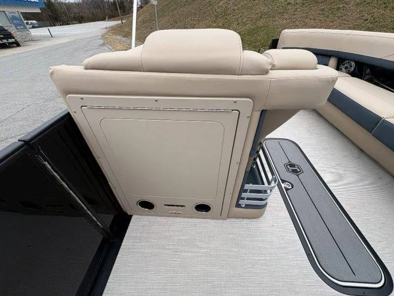 Slide: The Image of Harris Grand Mariner 270 SLDDH 2026 - 50