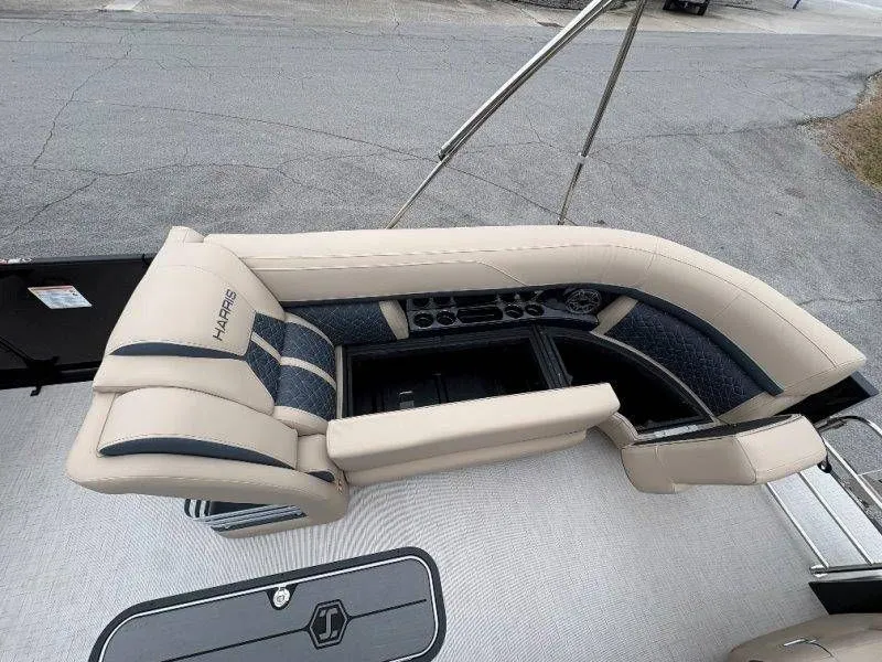 Slide: The Image of Harris Grand Mariner 270 SLDDH 2026 - 52