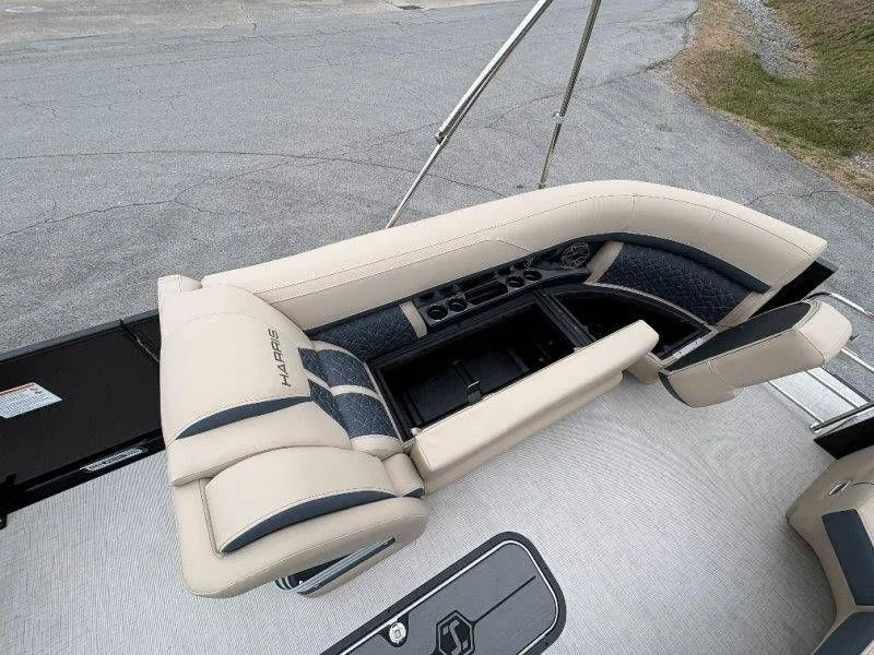 Slide: The Image of Harris Grand Mariner 270 SLDDH 2026 - 54