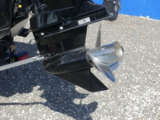 Slide: The Image of Sun Tracker Fishin' Barge 22 DLX 2026 - 12