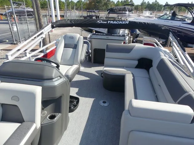 Slide: The Image of Sun Tracker Fishin' Barge 22 DLX 2026 - 13