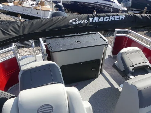 Slide: The Image of Sun Tracker Fishin' Barge 22 DLX 2026 - 14