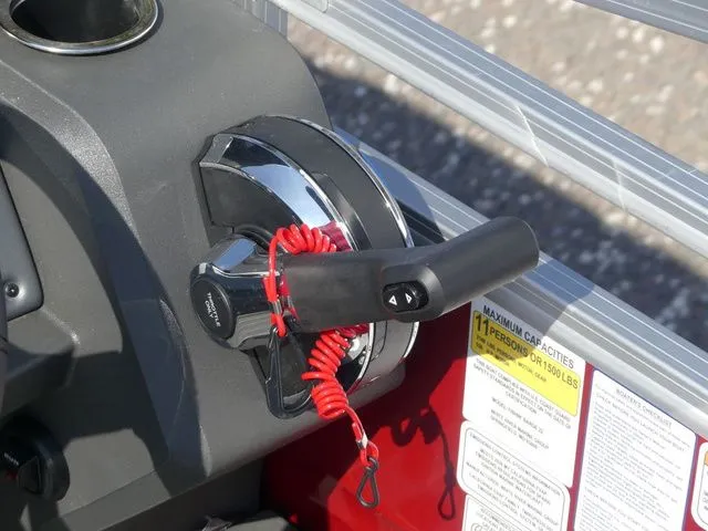 Slide: The Image of Sun Tracker Fishin' Barge 22 DLX 2026 - 21