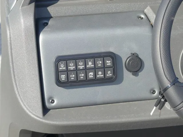 Slide: The Image of Sun Tracker Fishin' Barge 22 DLX 2026 - 23