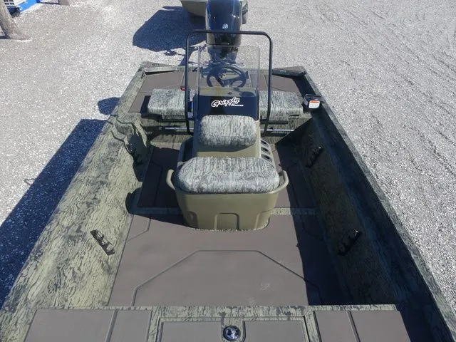 Slide: The Image of Tracker Grizzly 1860 CC 2026 - 11