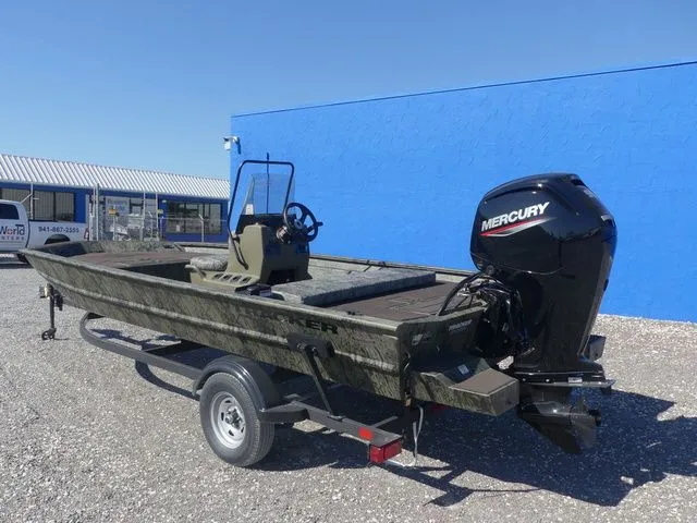 Slide: The Image of Tracker Grizzly 1860 CC 2026 - 6