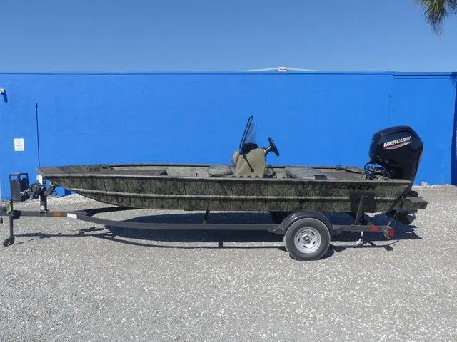 Slide: The Image of Tracker Grizzly 1860 CC 2026 - 7