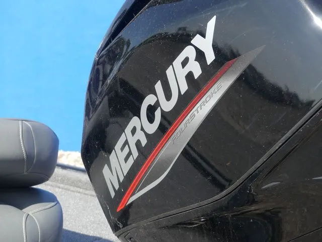 Slide: The Image of Tracker Bass Tracker Classic XL 2026 - 11