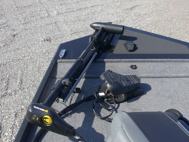 Slide: The Image of Tracker Bass Tracker Classic XL 2026 - 14