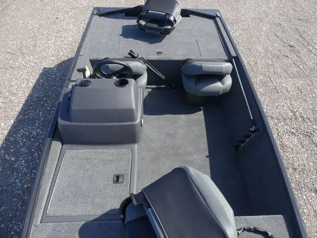 Slide: The Image of Tracker Bass Tracker Classic XL 2026 - 15