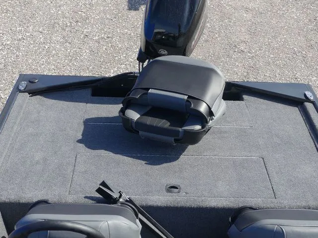 Slide: The Image of Tracker Bass Tracker Classic XL 2026 - 16