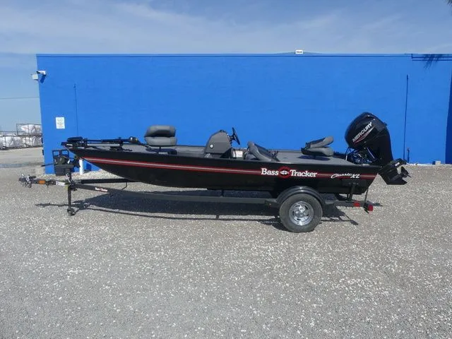 Slide: The Image of Tracker Bass Tracker Classic XL 2026 - 7