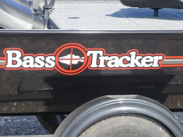 Slide: The Image of Tracker Bass Tracker Classic XL 2026 - 8