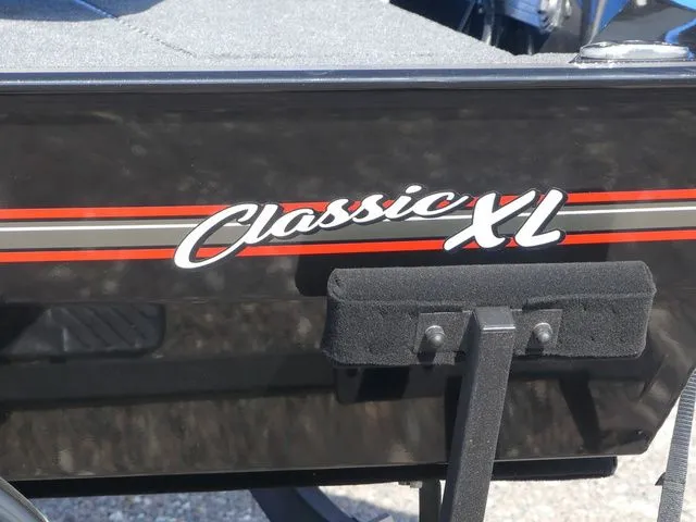 Slide: The Image of Tracker Bass Tracker Classic XL 2026 - 9