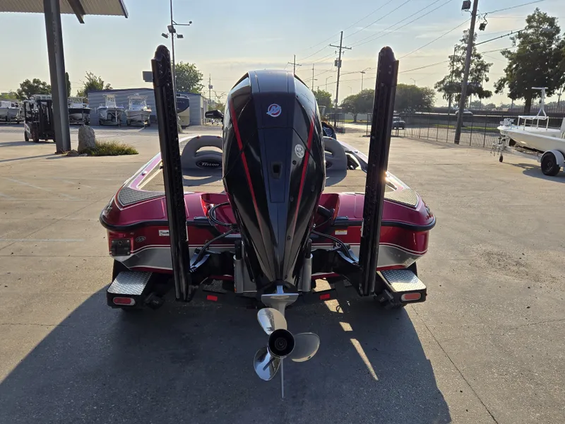 Slide: The Image of Triton 20 TrX Patriot 2021 - 11