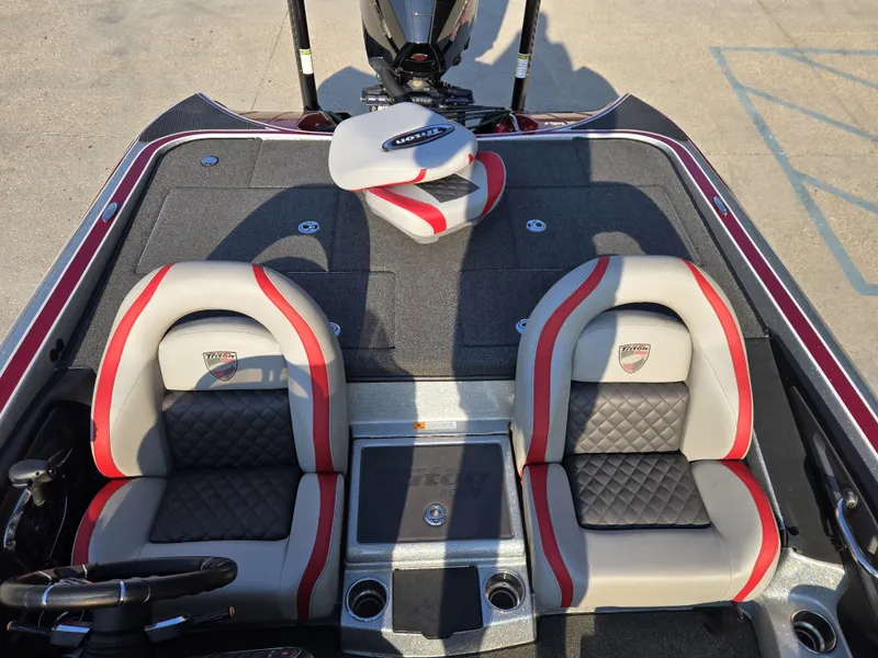 Slide: The Image of Triton 20 TrX Patriot 2021 - 2