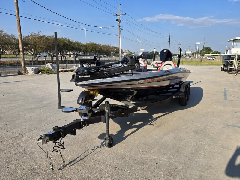 Slide: The Image of Triton 20 TrX Patriot 2021 - 5