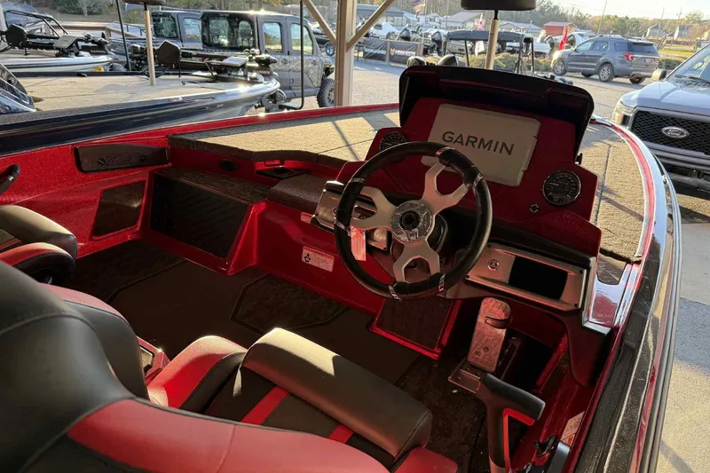 Slide: The Image of Interior of 2026 Nitro Z20 XL Pro boat with Garmin navigation system. - 119