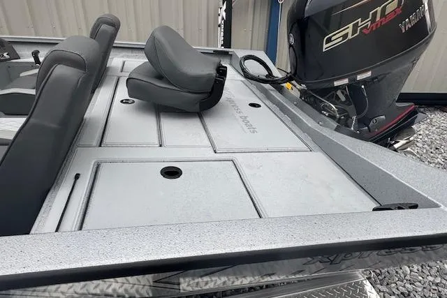 Slide: The Image of 2026 Xpress H18 Bass boat with Yamaha engine, featuring spacious seating and storage. - 10