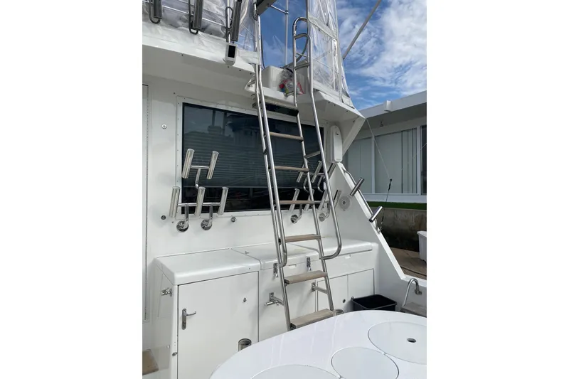 Slide: The Image of 1995 Hatteras 50 Convertible Sportfish boat deck with ladder and fishing rod holders. - 27