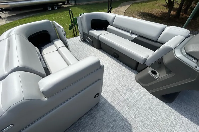 Slide: The Image of 2026 Sun Tracker Party Barge 20 Classic Series with spacious seating and modern design. - 7