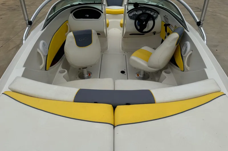 Slide: The Image of Interior of a 2006 Sea Ray 195 Sport boat with yellow and white seating. - 7
