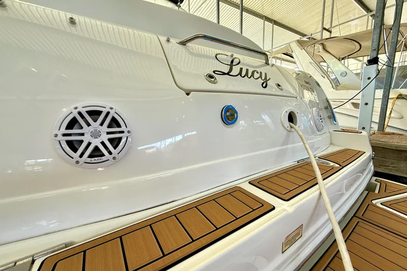Slide: The Image of 2006 Sea Ray 320 Sundancer yacht docked, featuring teak deck and JL Audio speaker. - 36