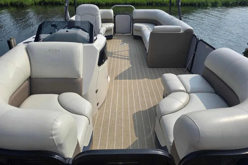 Slide: The Image of 2019 Manitou 21 Oasis RF pontoon boat with spacious seating and elegant interior design. - 10