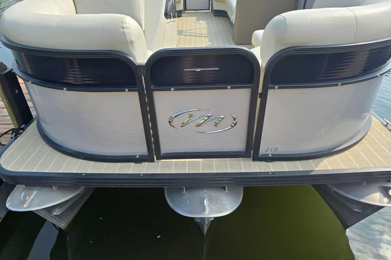 Slide: The Image of 2019 Manitou 21 Oasis RF pontoon boat with sleek design and comfortable seating. - 6