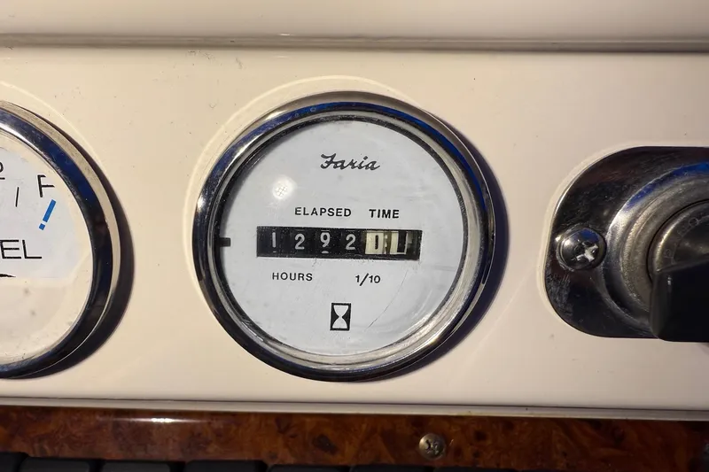 Slide: The Image of 1998 Pursuit 2860 Denali boat hour meter showing 1292.0 hours elapsed. - 22