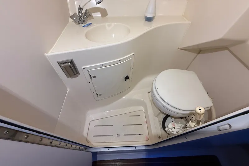 Slide: The Image of 1998 Pursuit 2860 Denali boat bathroom with sink and toilet. - 38