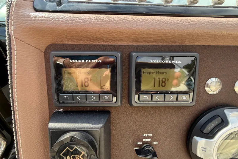 Slide: The Image of Volvo Penta engine hour meters showing 118 hours on a Cobalt 323, 2013 model. - 12
