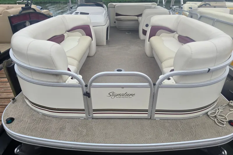 Slide: The Image of 2011 Sun Tracker Party Barge 21 Signature Series with spacious seating and elegant design. - 8