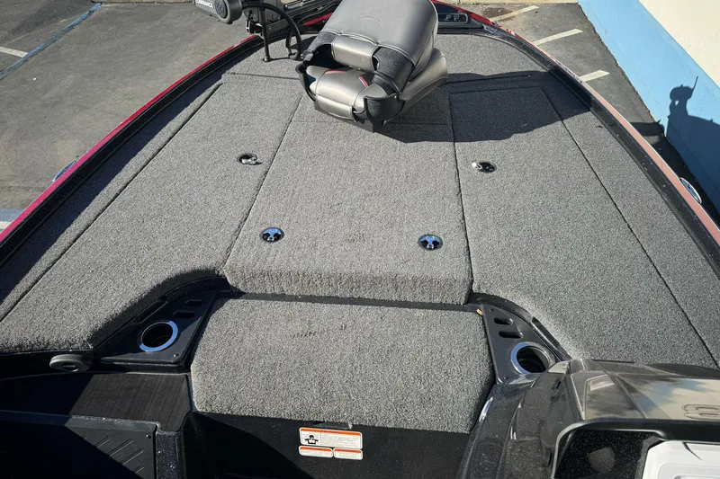 Slide: The Image of 2023 Nitro Z18 boat deck with gray carpet and seating. - 15