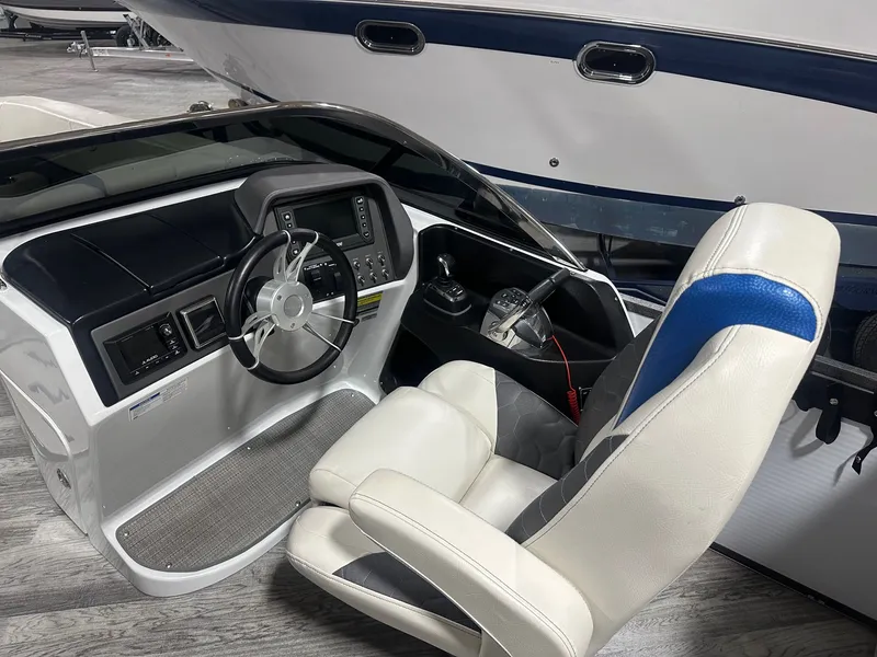 Slide: The Image of Manitou 27 X-Plode SRW SHP Dual Engine 2017 - 11