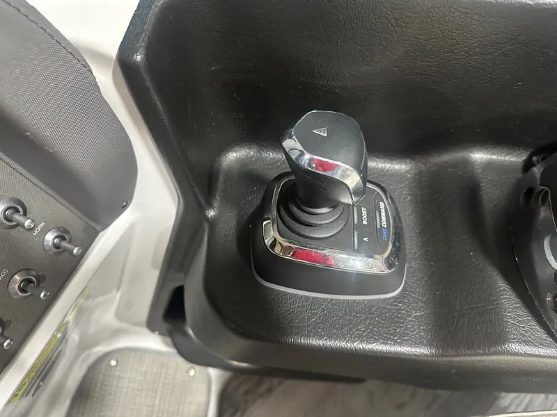 Slide: The Image of Manitou 27 X-Plode SRW SHP Dual Engine 2017 - 13