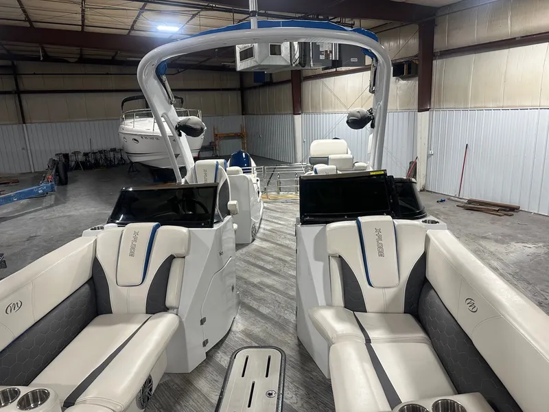 Slide: The Image of Manitou 27 X-Plode SRW SHP Dual Engine 2017 - 17