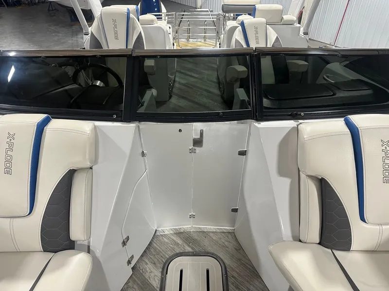 Slide: The Image of Manitou 27 X-Plode SRW SHP Dual Engine 2017 - 19