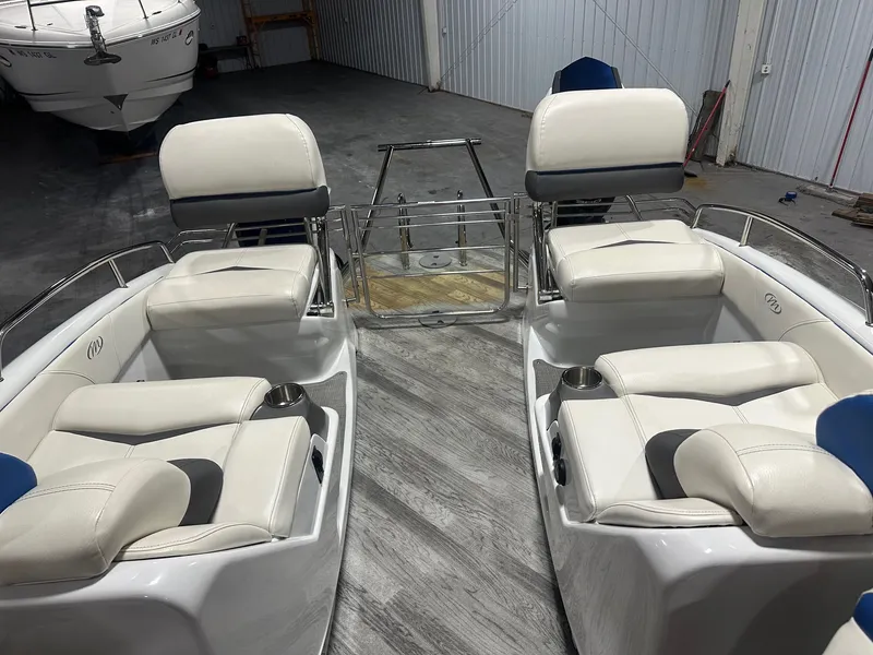 Slide: The Image of Manitou 27 X-Plode SRW SHP Dual Engine 2017 - 3