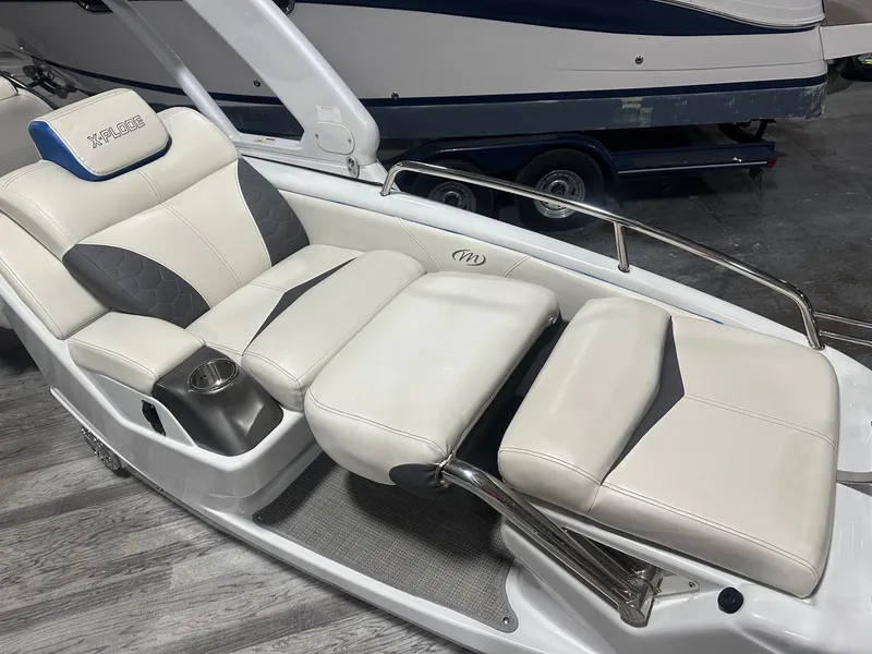 Slide: The Image of Manitou 27 X-Plode SRW SHP Dual Engine 2017 - 4