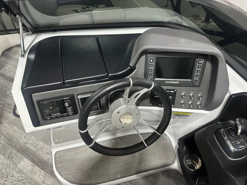 Slide: The Image of Manitou 27 X-Plode SRW SHP Dual Engine 2017 - 5