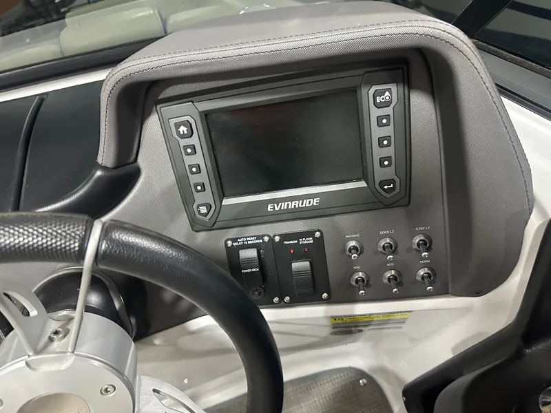 Slide: The Image of Manitou 27 X-Plode SRW SHP Dual Engine 2017 - 7